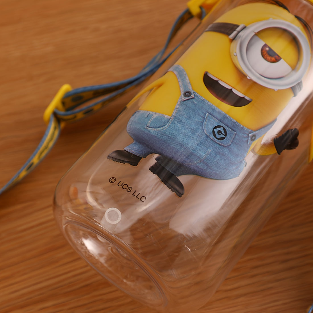 1pc MINIONS Licensed Plastic Water Bottle with Straw and Adjustable Shoulder Strap, Portable Cartoon Character Drink Flask for Parties and Outdoors, 600mL Capacity