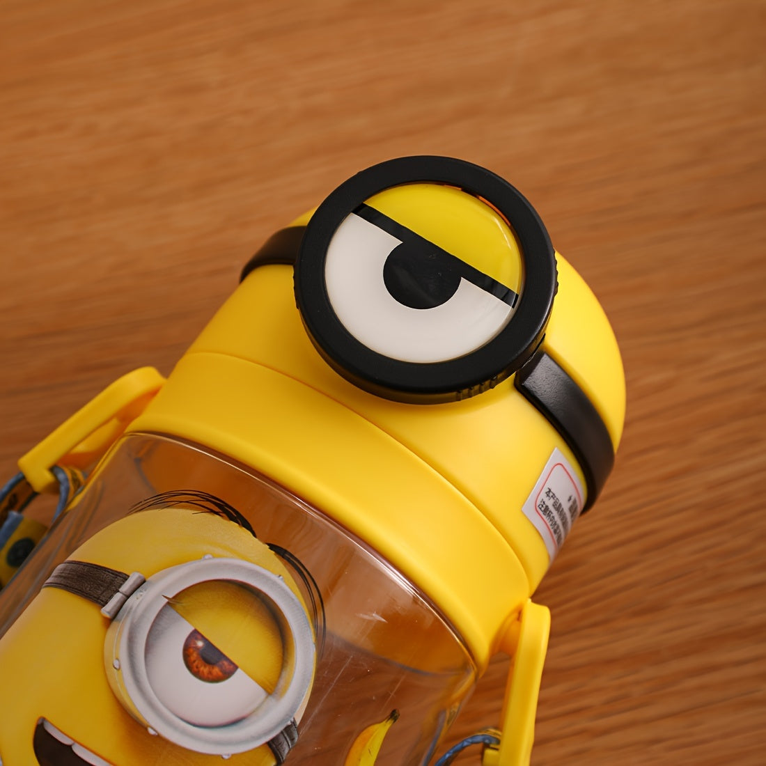 1pc MINIONS Licensed Plastic Water Bottle with Straw and Adjustable Shoulder Strap, Portable Cartoon Character Drink Flask for Parties and Outdoors, 600mL Capacity