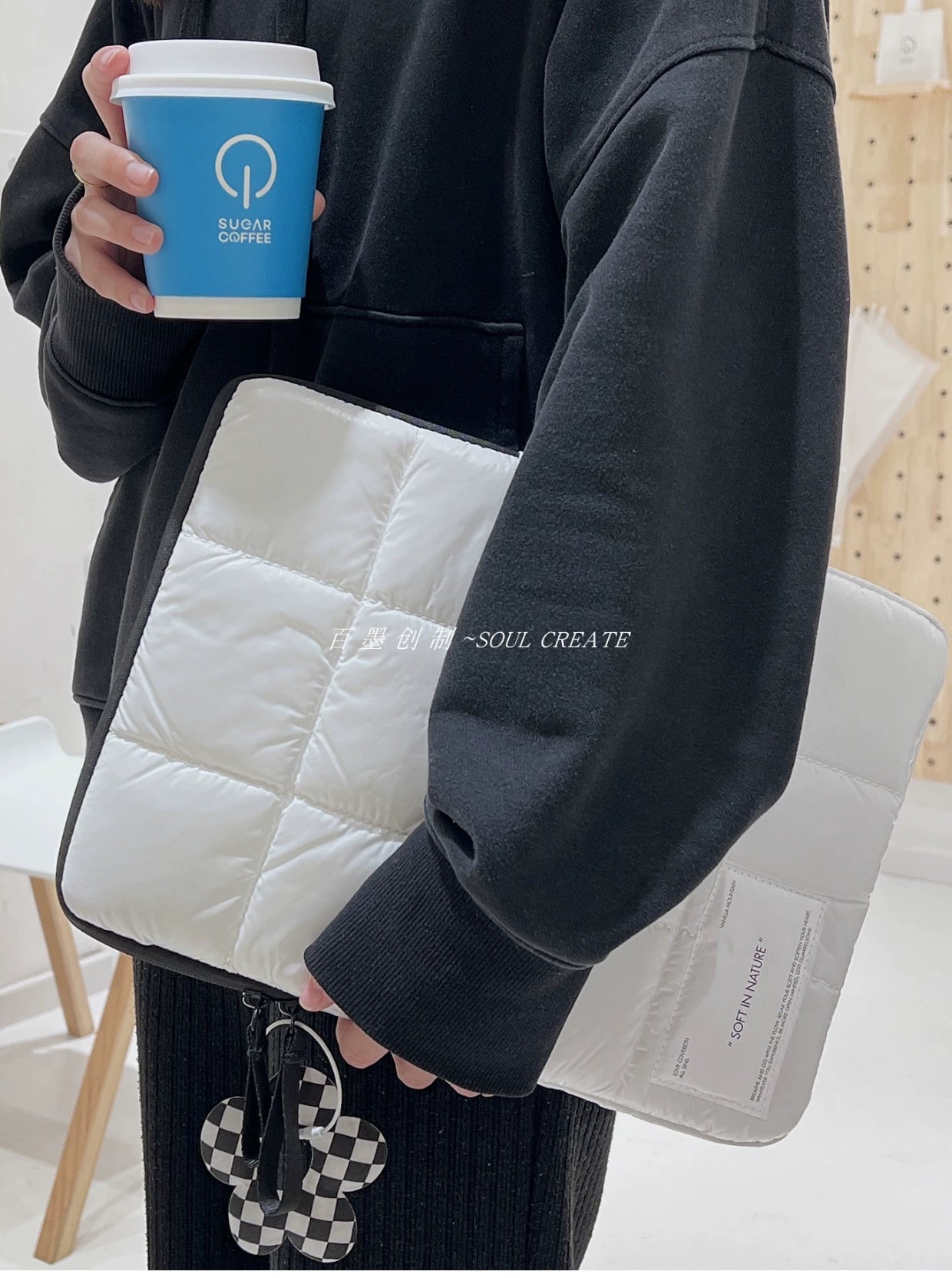 The Baimo Cloud Bag is a soft, waterproof liner for tablets and notebook computers, compatible with brands like Apple, Huawei, Xiaomi, and Dell.