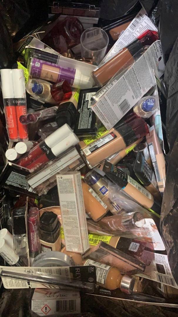 50-Piece Luxury Cosmetics Box – Unbox Glamour and Elegance!