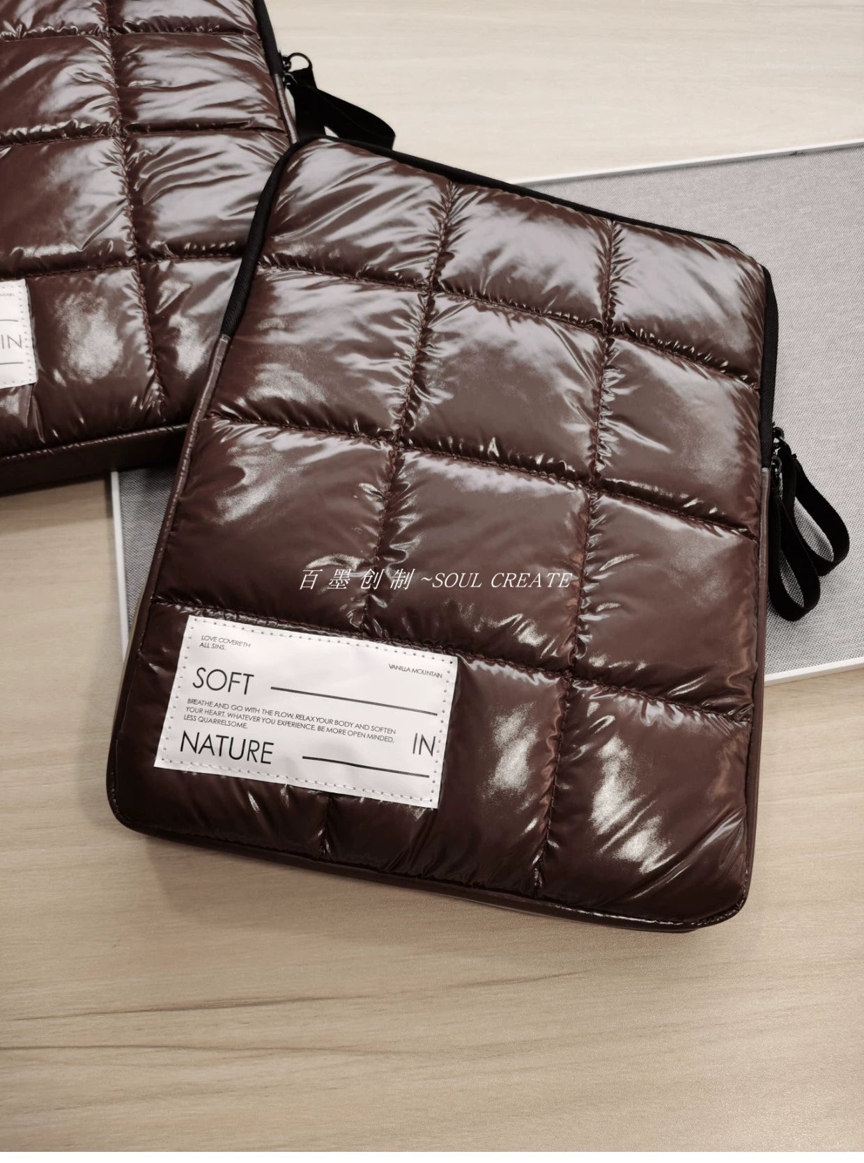 The Baimo Cloud Bag is a soft, waterproof liner for tablets and notebook computers, compatible with brands like Apple, Huawei, Xiaomi, and Dell.