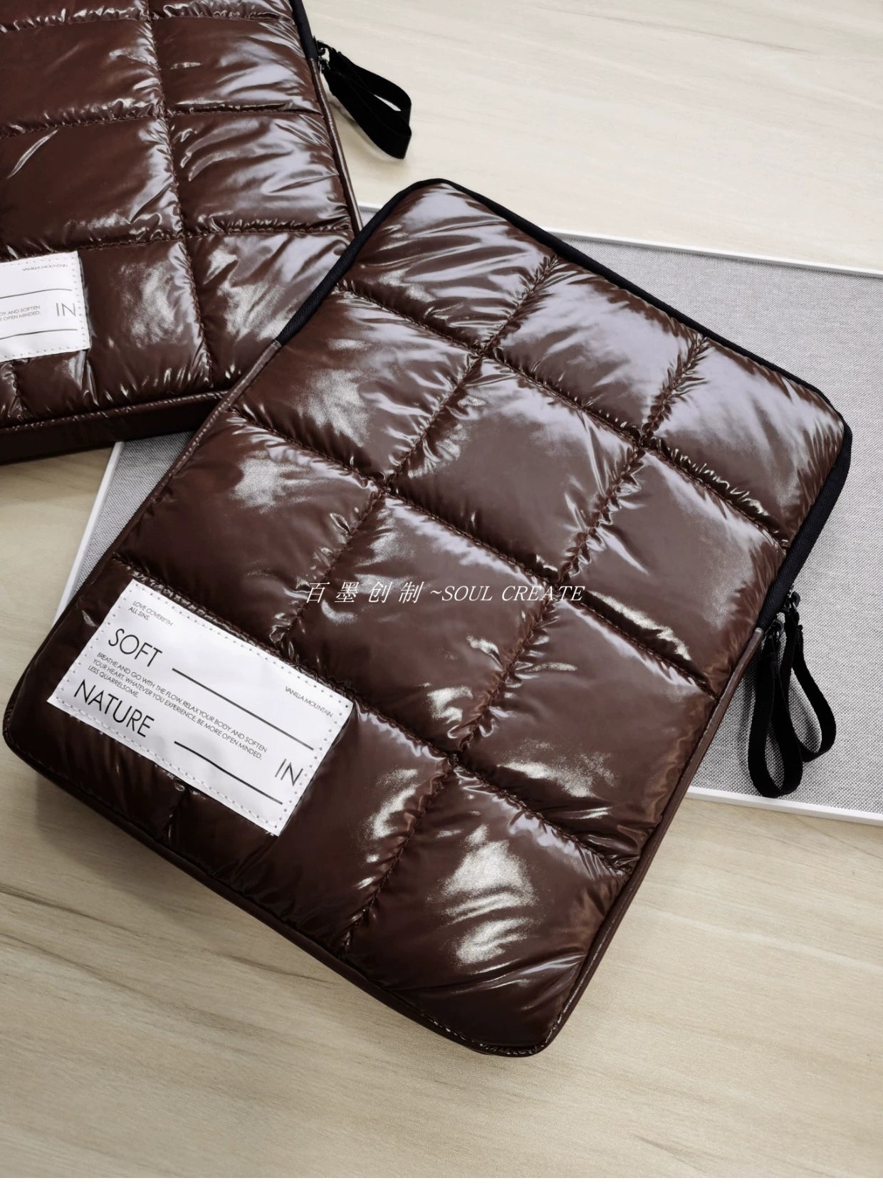 The Baimo Cloud Bag is a soft, waterproof liner for tablets and notebook computers, compatible with brands like Apple, Huawei, Xiaomi, and Dell.