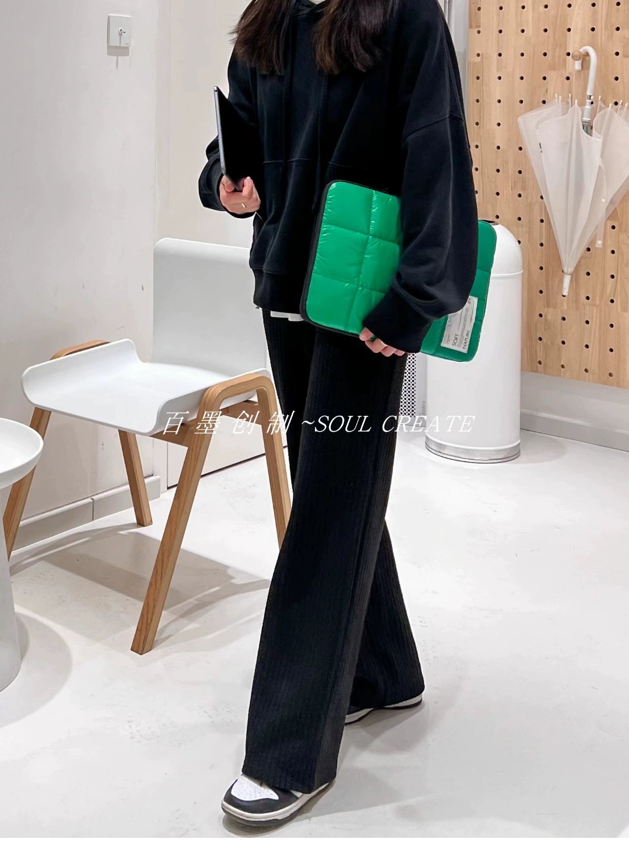 The Baimo Cloud Bag is a soft, waterproof liner for tablets and notebook computers, compatible with brands like Apple, Huawei, Xiaomi, and Dell.