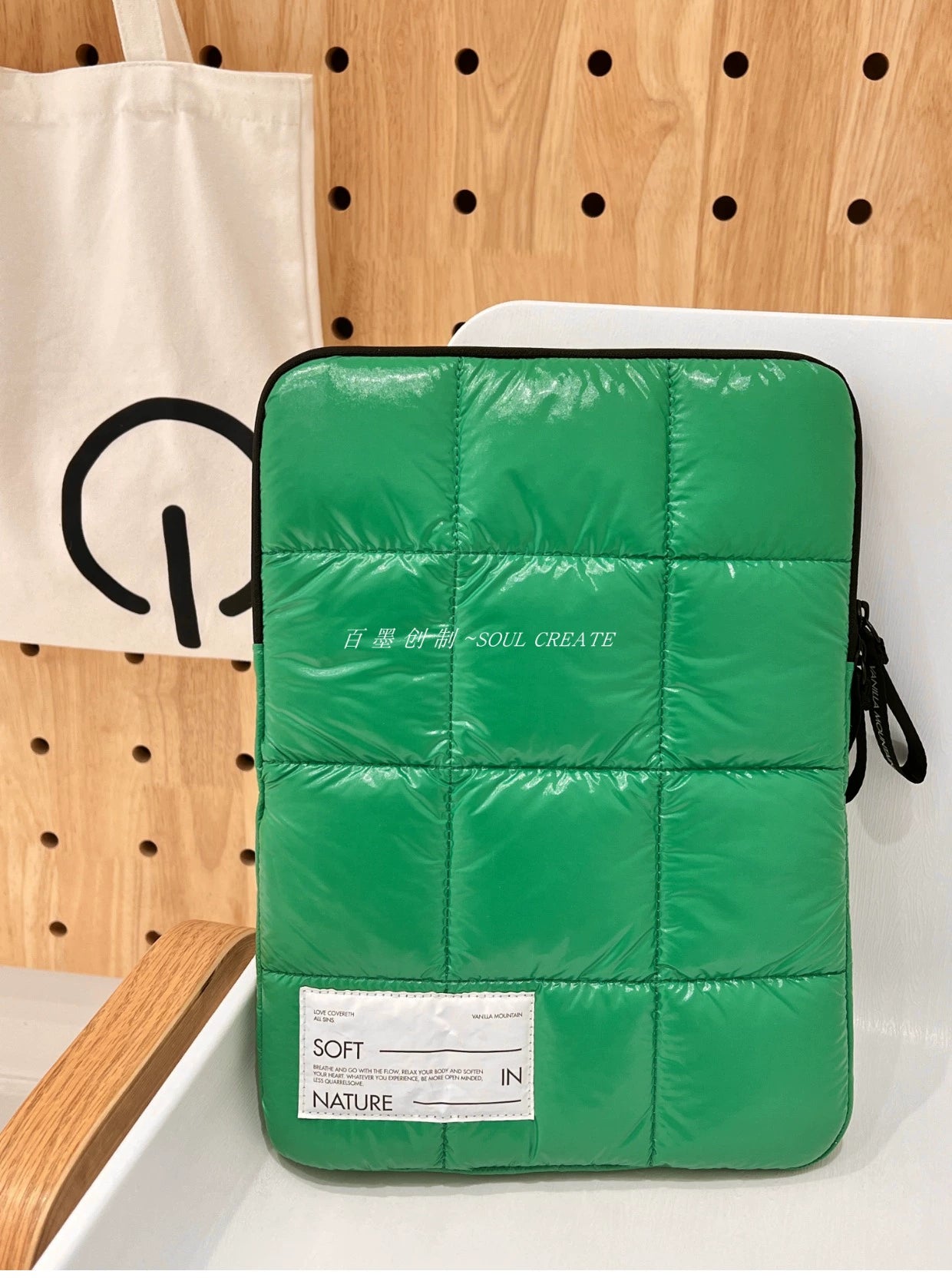 The Baimo Cloud Bag is a soft, waterproof liner for tablets and notebook computers, compatible with brands like Apple, Huawei, Xiaomi, and Dell.