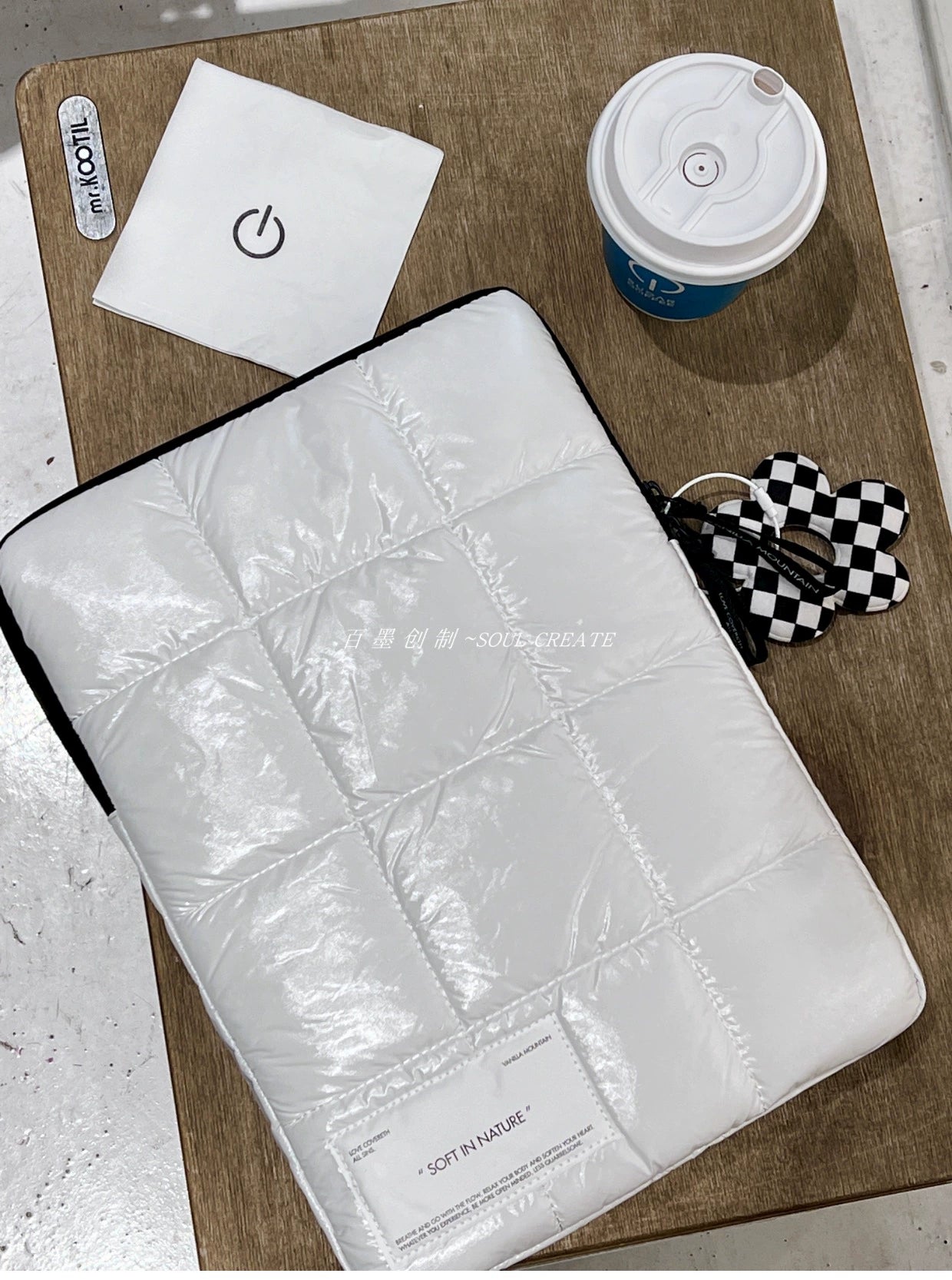 The Baimo Cloud Bag is a soft, waterproof liner for tablets and notebook computers, compatible with brands like Apple, Huawei, Xiaomi, and Dell.