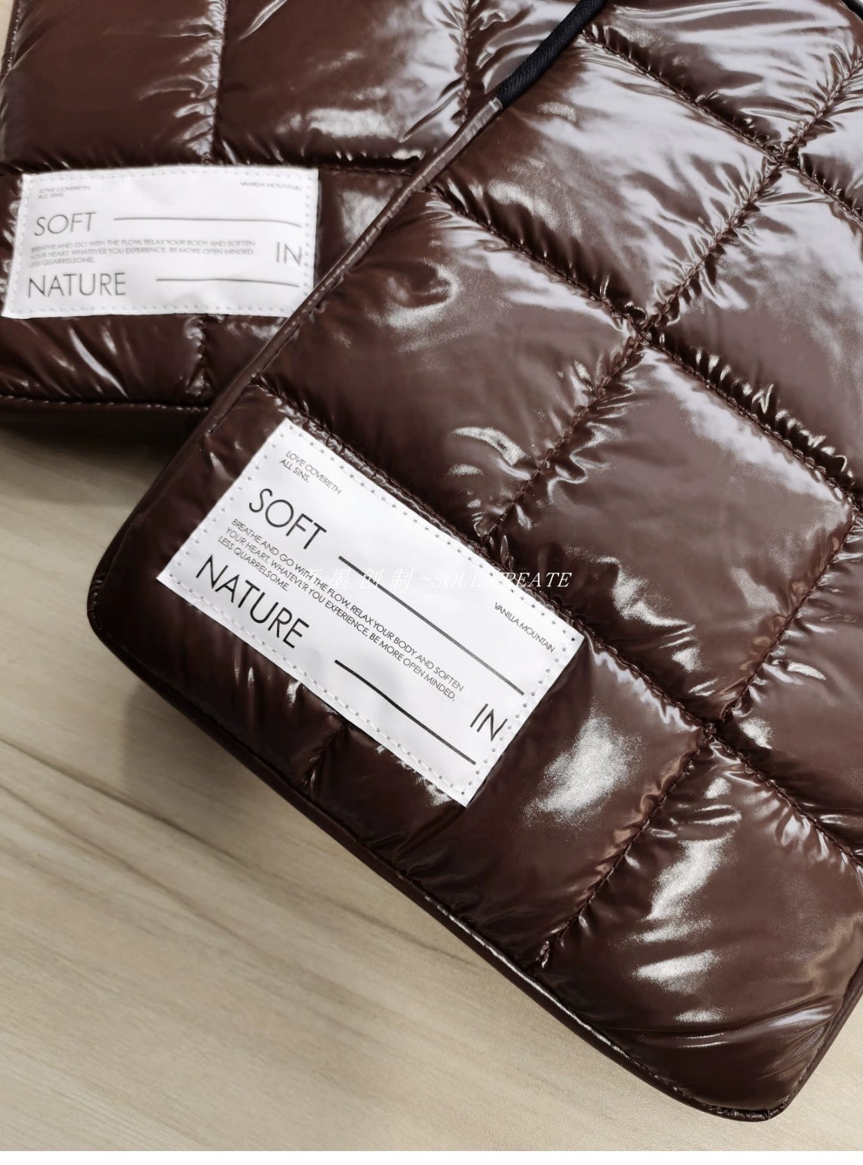 The Baimo Cloud Bag is a soft, waterproof liner for tablets and notebook computers, compatible with brands like Apple, Huawei, Xiaomi, and Dell.