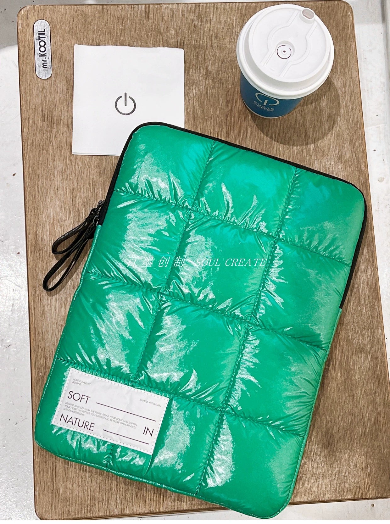 The Baimo Cloud Bag is a soft, waterproof liner for tablets and notebook computers, compatible with brands like Apple, Huawei, Xiaomi, and Dell.