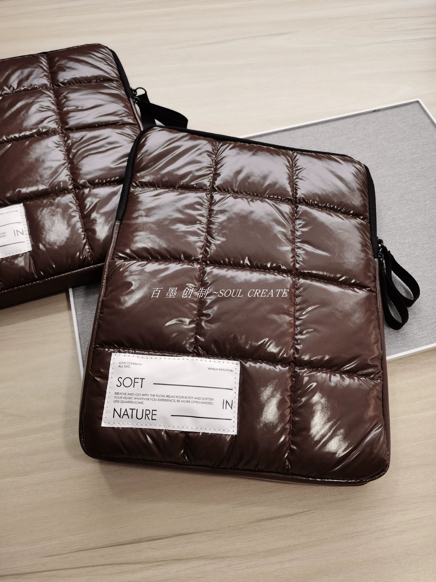 The Baimo Cloud Bag is a soft, waterproof liner for tablets and notebook computers, compatible with brands like Apple, Huawei, Xiaomi, and Dell.