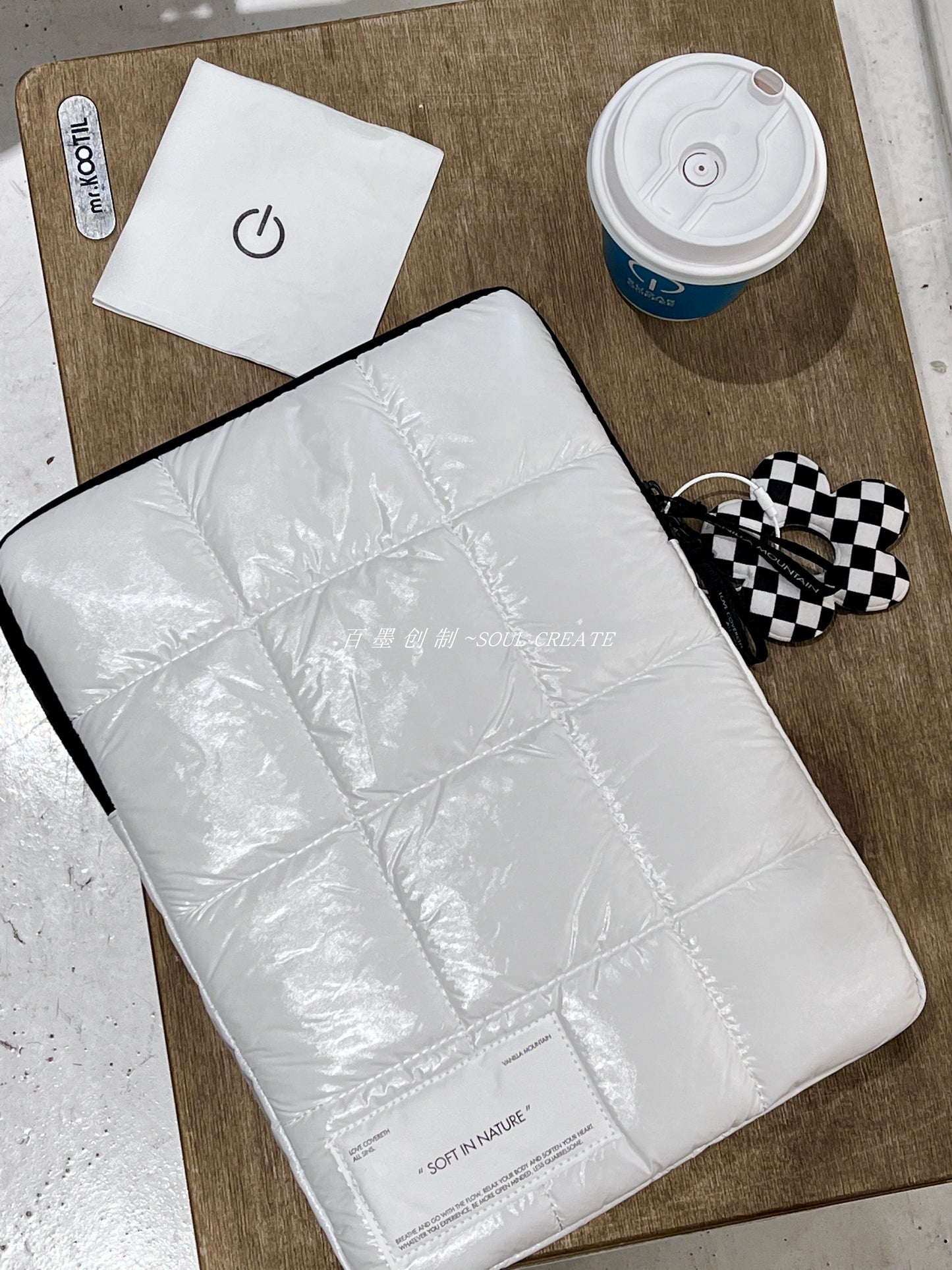 The Baimo Cloud Bag is a soft, waterproof liner for tablets and notebook computers, compatible with brands like Apple, Huawei, Xiaomi, and Dell.